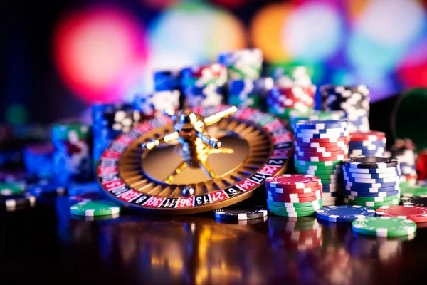 The Dog House slot game interface on sinden4d mobile app showing reels, bet slider, and spin button